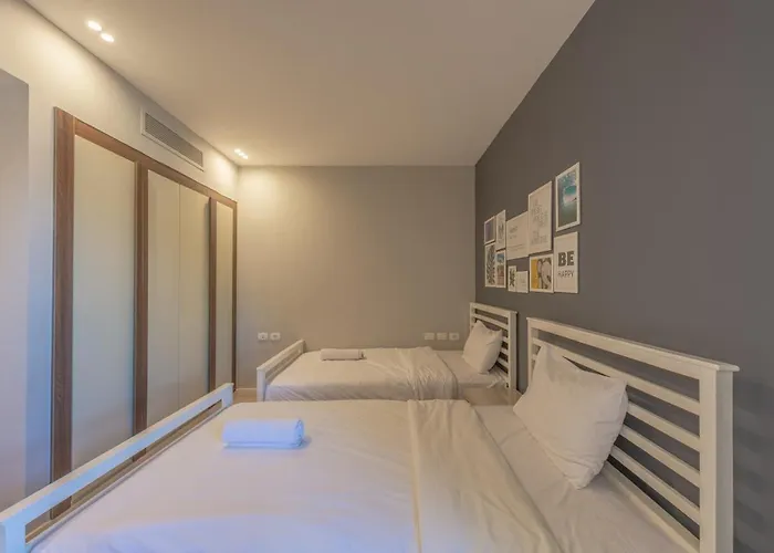 Apartment Upscale 2br Mosaique Marina Stay, Yachts & Sea Views *