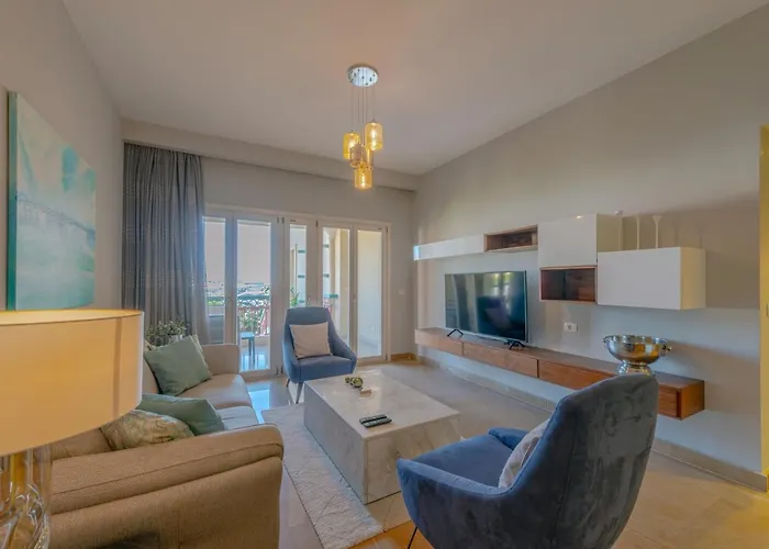 Apartment Upscale 2br Mosaique Marina Stay, Yachts & Sea Views