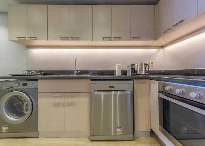 Apartment Upscale 2br Mosaique Marina Stay, Yachts & Sea Views