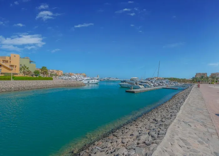 Apartment Upscale 2br Mosaique Marina Stay, Yachts & Sea Views