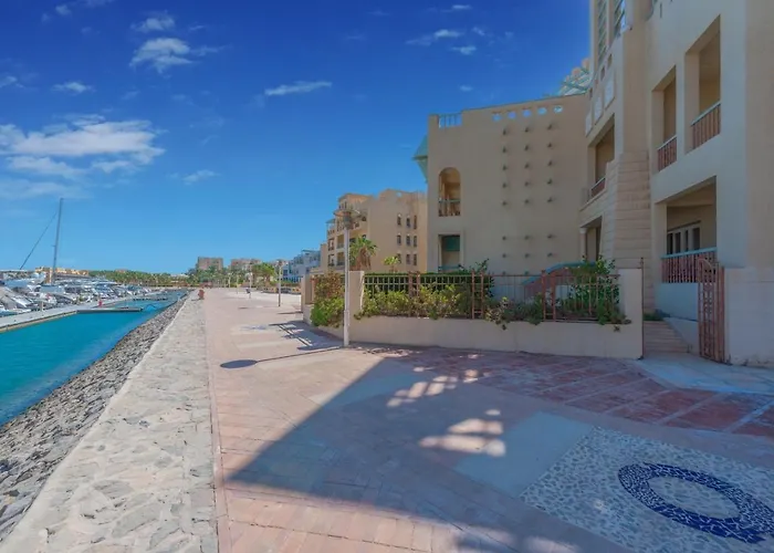 Upscale 2br Mosaique Marina Stay, Yachts & Sea Views Apartment *
