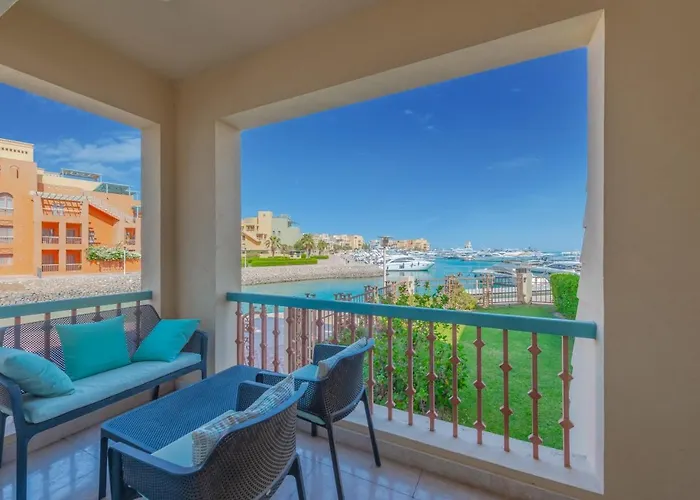 Apartment Upscale 2br Mosaique Marina Stay, Yachts & Sea Views