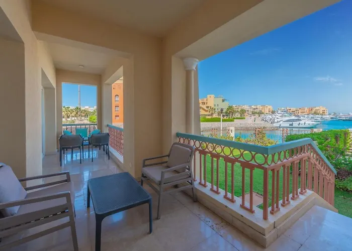 Apartment Upscale 2br Mosaique Marina Stay, Yachts & Sea Views
